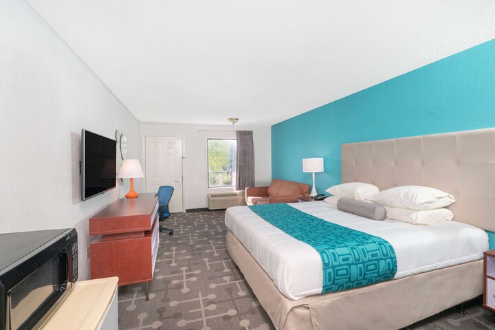 2 Double Beds (6 of 6)