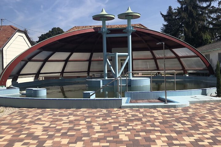 Pool 20 of 32