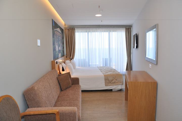 Room 10 of 38