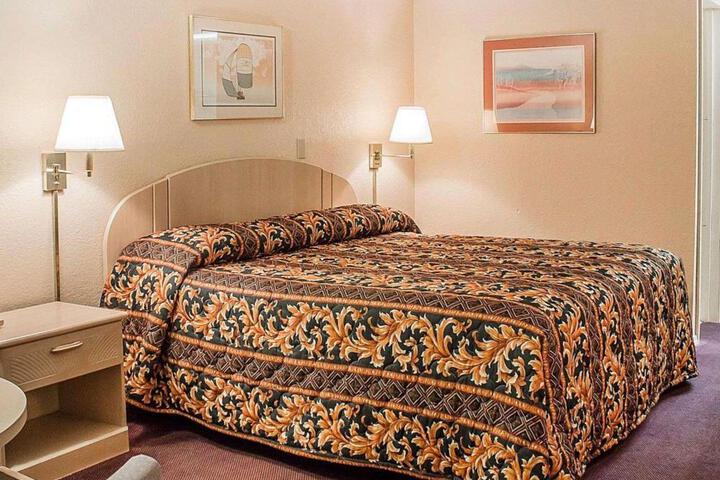 2 Double Beds (11 of 17)