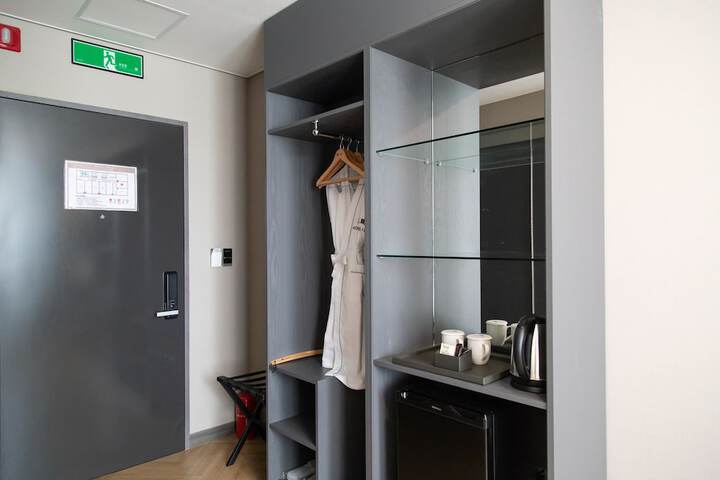 Room 4 of 48