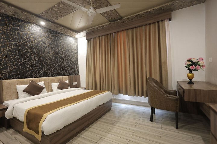 Room 4 of 13
