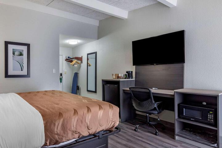 1 King Bed (7 of 11)