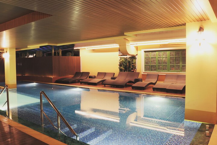 Pool 14 of 21