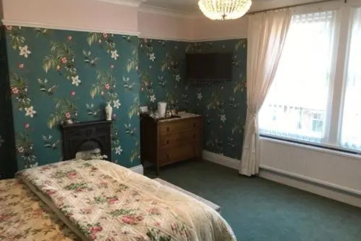 Room 2 of 4