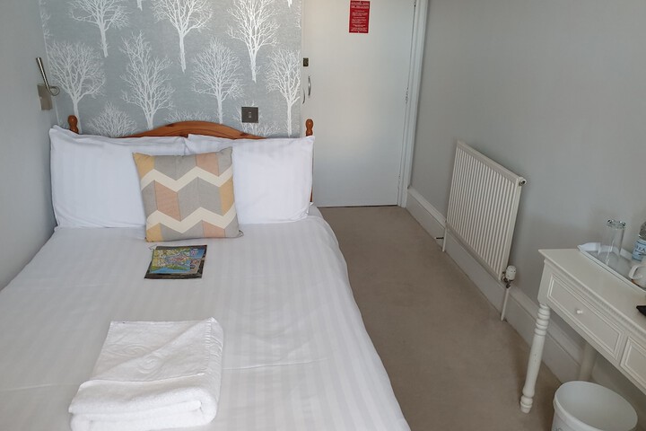 Room 34 of 93