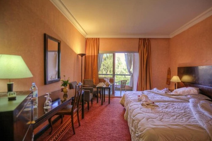 Room 12 of 39