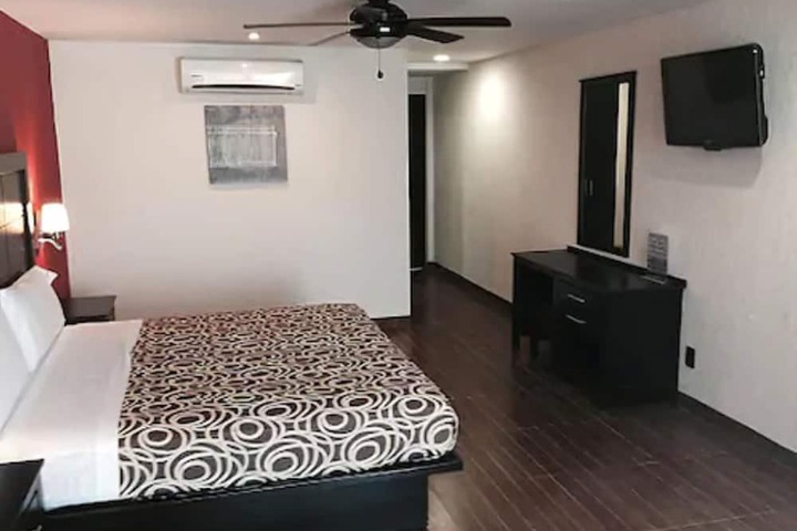 Room 6 of 38