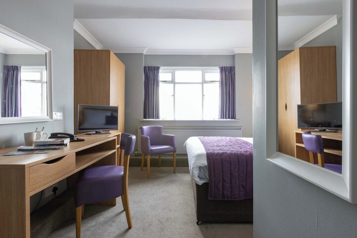 Room 17 of 46