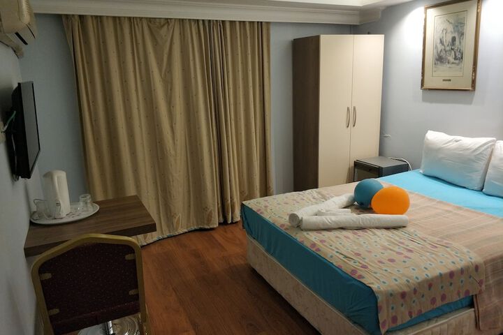 Room 5 of 14