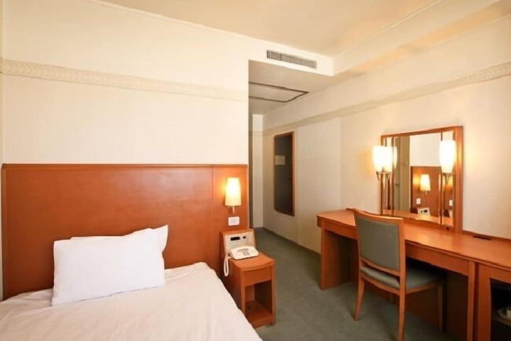 Room 18 of 35