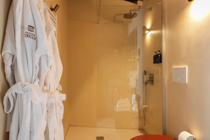 Room 73 of 120