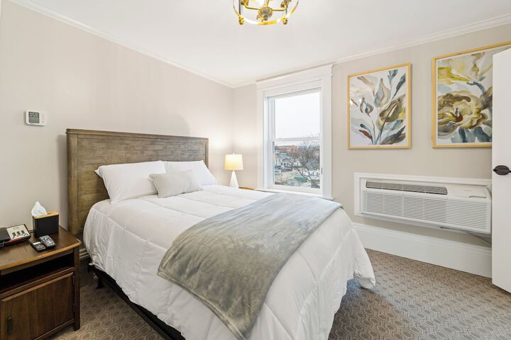 1 Double Bed (2 of 6)