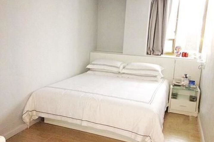 Room 2 of 10