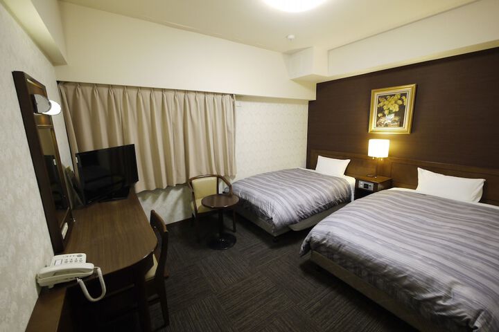 Room 3 of 34