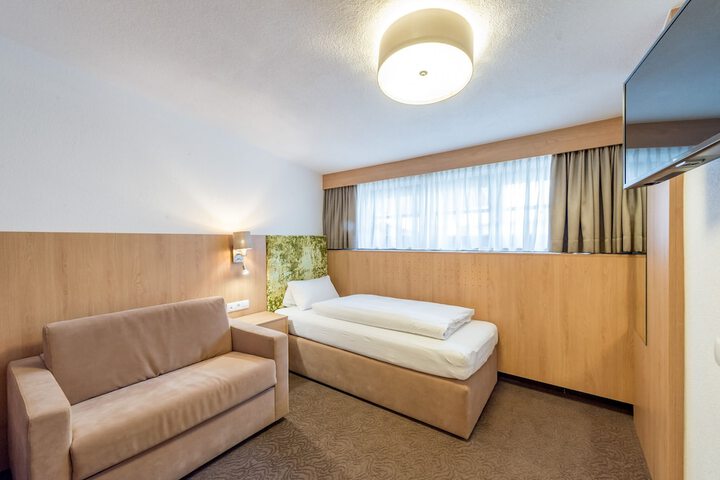 Room 13 of 47