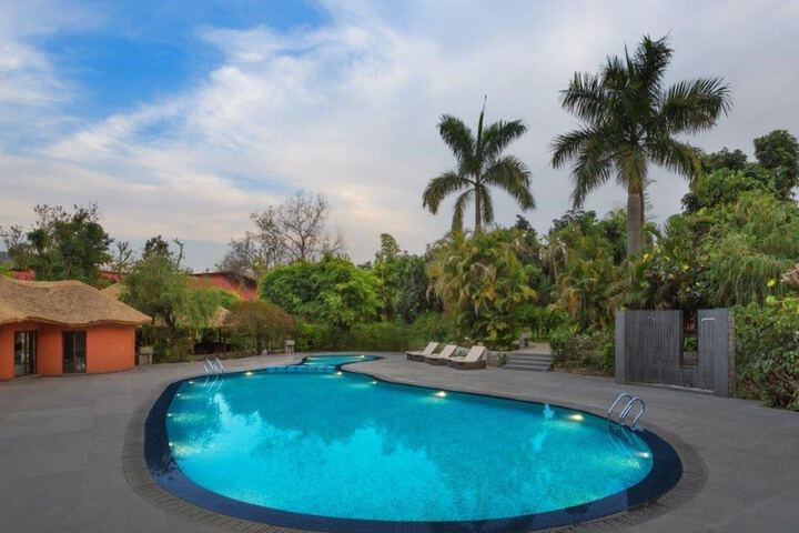 Pool 42 of 79