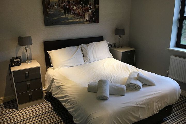 Room 3 of 8