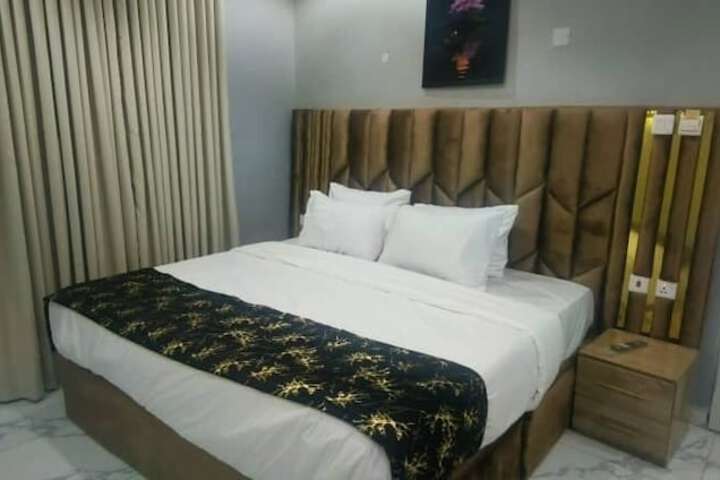 Room 8 of 20