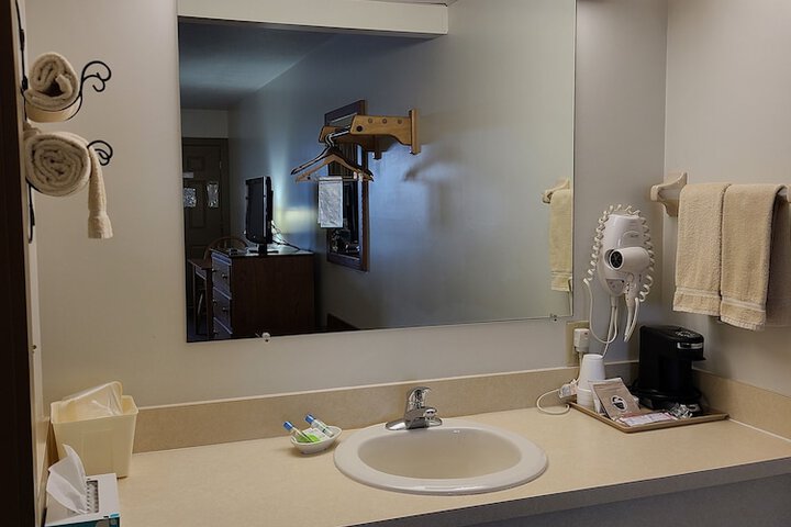 Bathroom sink