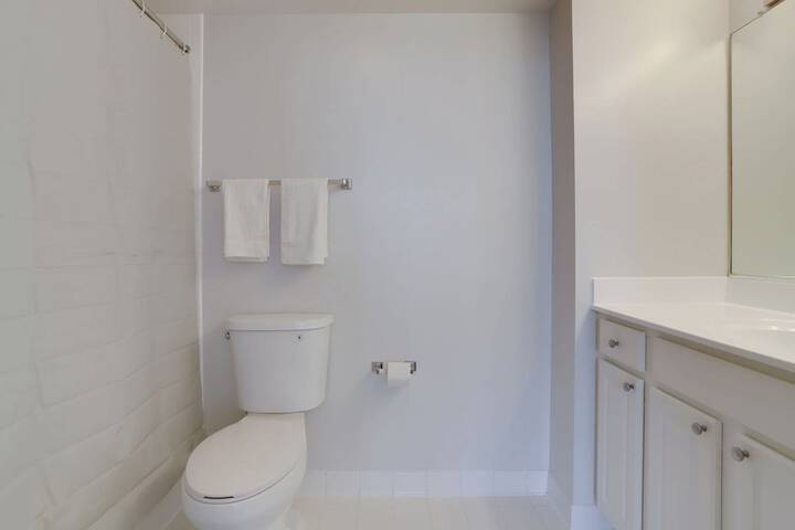Room 12 of 195