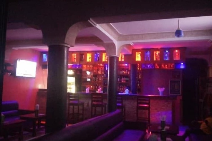 Lounge 14 of 24