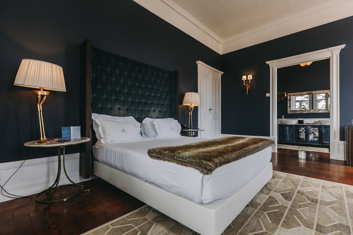 Room 28 of 245