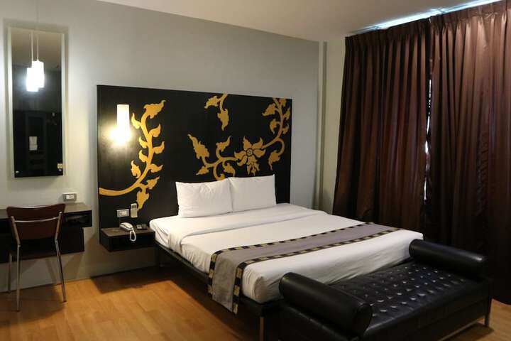 Room 13 of 30