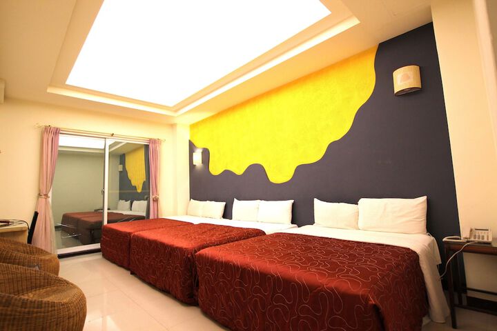 Room 32 of 60