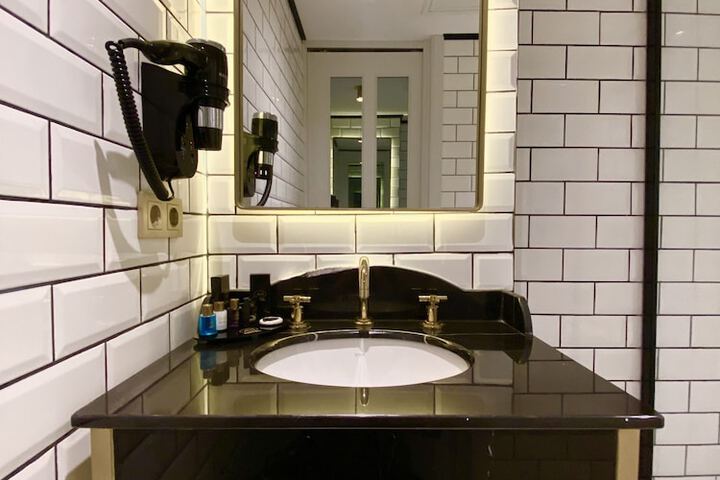 Room 21 of 28