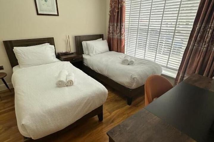 Room 3 of 121