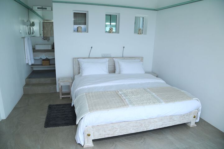 Room 4 of 50