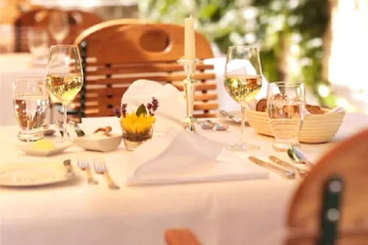 Dining 13 of 17