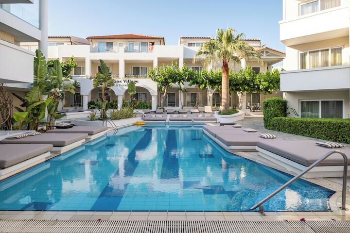 Hotel Pool