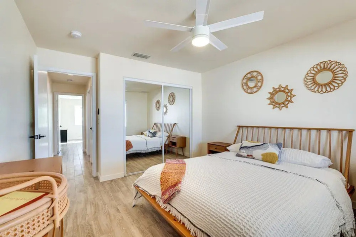 Exterior of 2 Mi to Lake Havasu: Home w / Private Patio