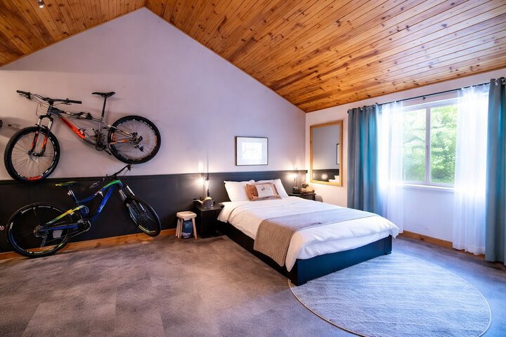 Room 16 of 38