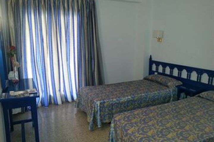 Room 12 of 23
