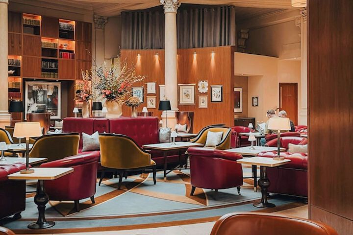 Lounge 50 of 67