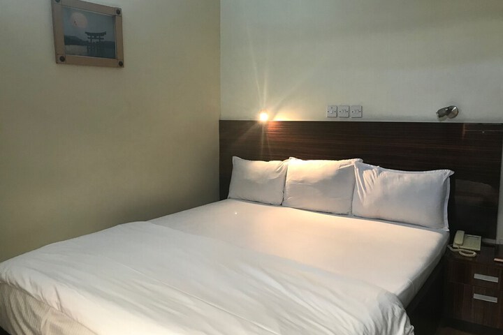 Room 4 of 26