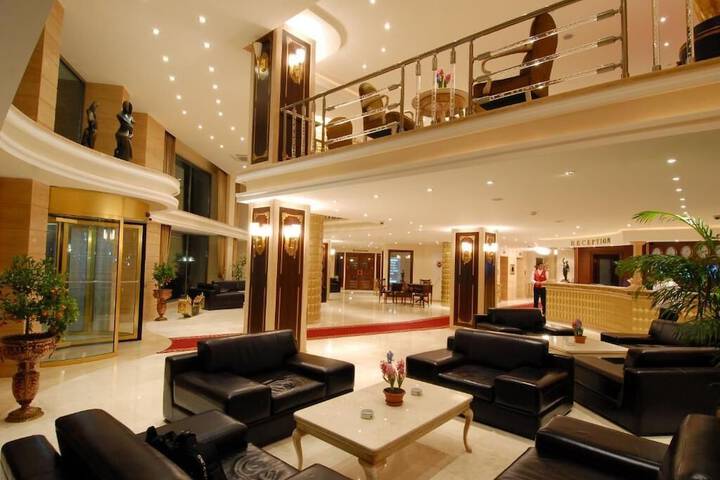 Guest Lobby