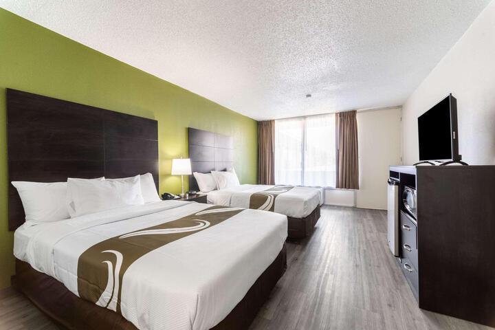 2 Double Beds (13 of 18)