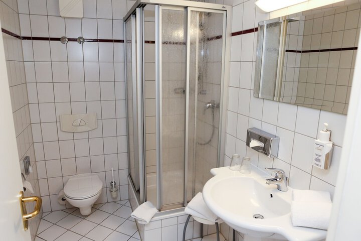 Room 10 of 37