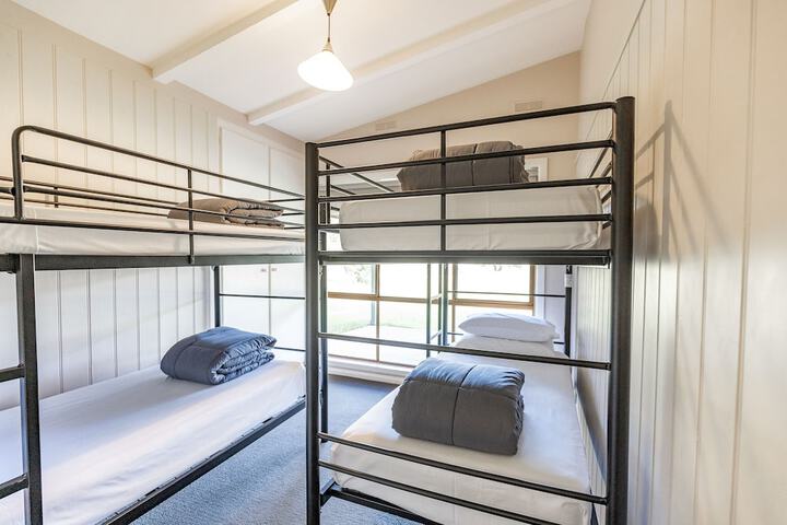 Room 8 of 125