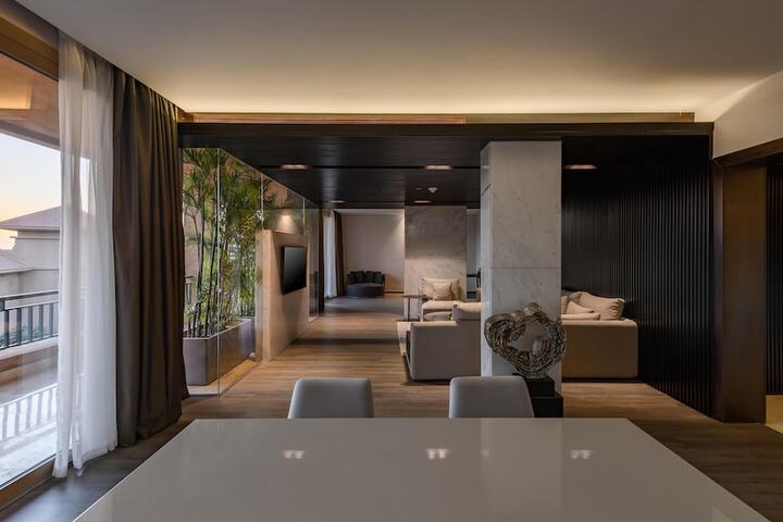 Room 32 of 154