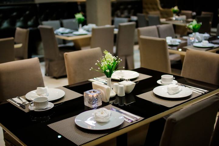 Dining 75 of 100