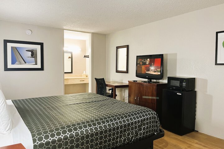 1 King Bed (4 of 29)