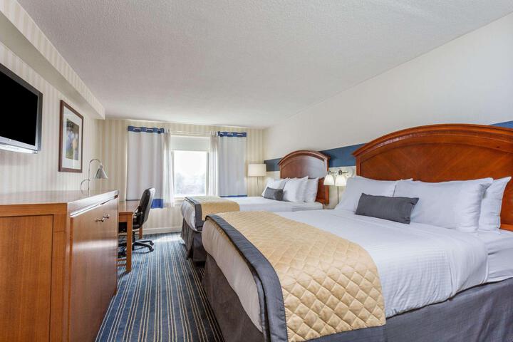 1 King Bed Accessible (5 of 8)