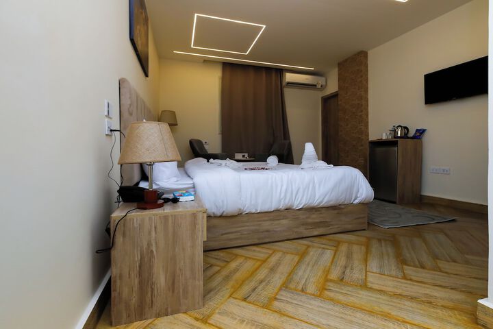 Room 21 of 177