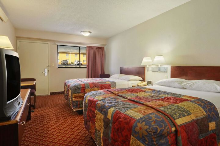 2 Double Beds (9 of 11)