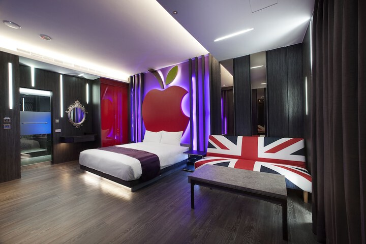Room 8 of 35